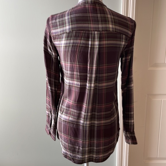NWOT Eddie Bauer V-Neck Long sleeve Plaid button-down Shirt Violet XS - Picture 3 of 6
